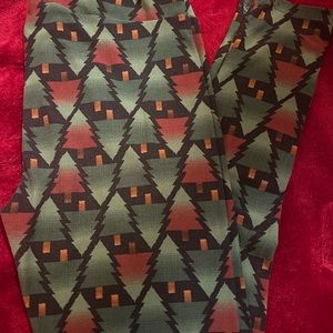 Lularoe Tall & Curvy Christmas Leggings